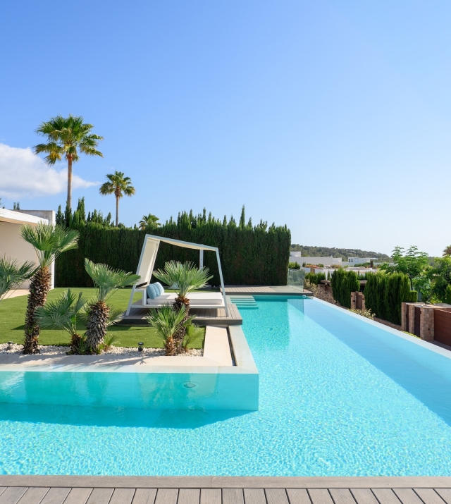 Resa Estates te koop sale Cala Comte main pool.jpg